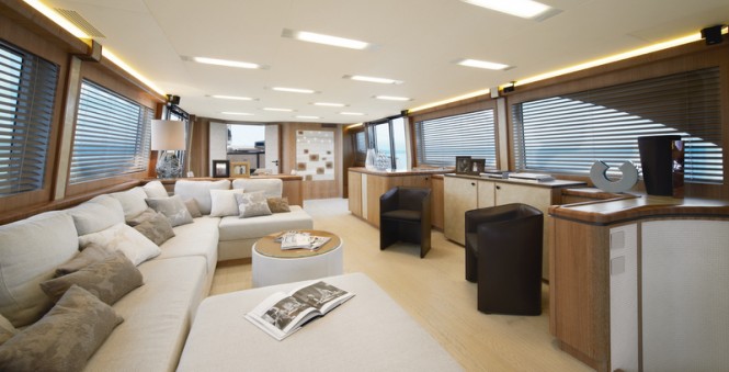 MCY 86 Yacht - Saloon