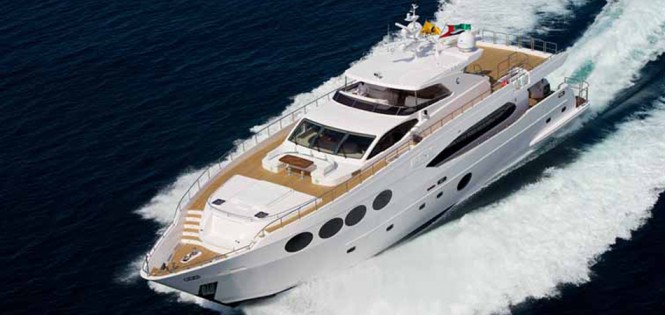 Majesty 105 superyacht Le Must
