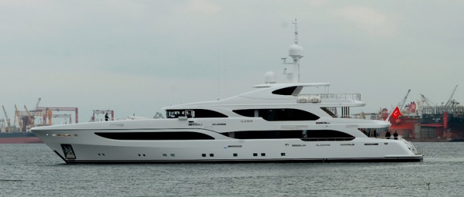 NB56 motor yacht Ileria on the water