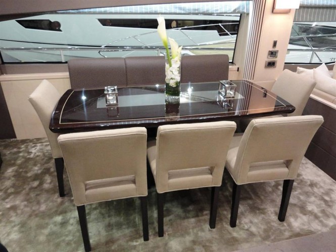 Sunseeker 75 Yacht - Dining