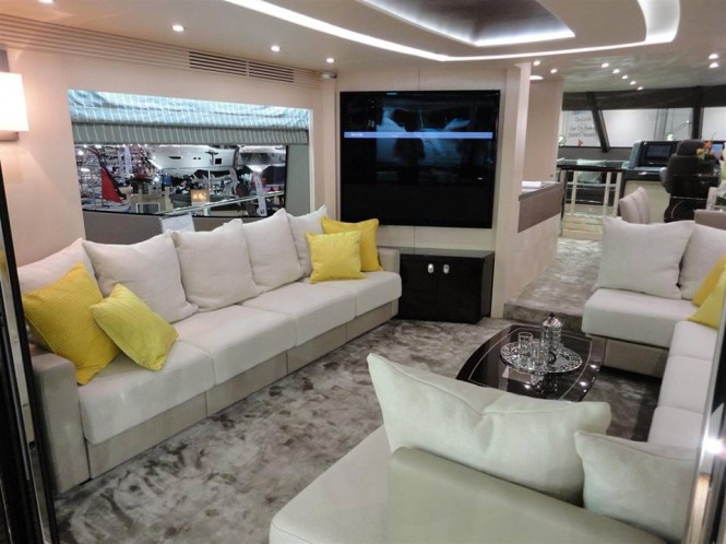 Sunseeker 75 Yacht - Saloon