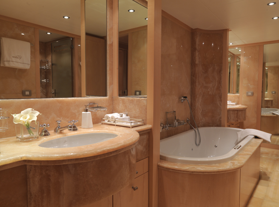 Eileen superyacht - Bathroom