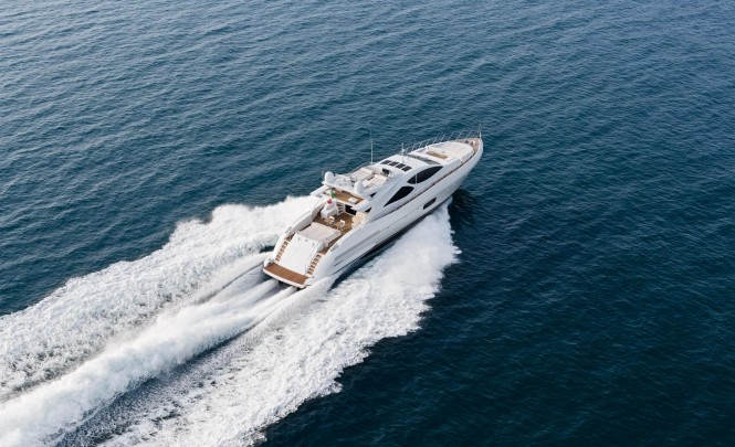 Motor yacht Mangusta 110 - aft view