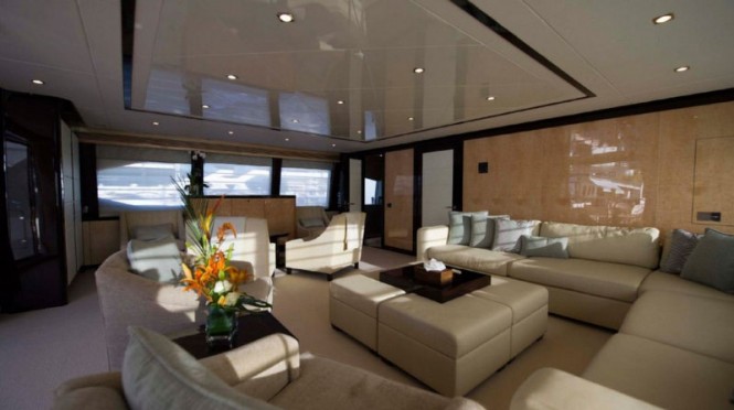 Sea Raider V superyacht - Saloon
