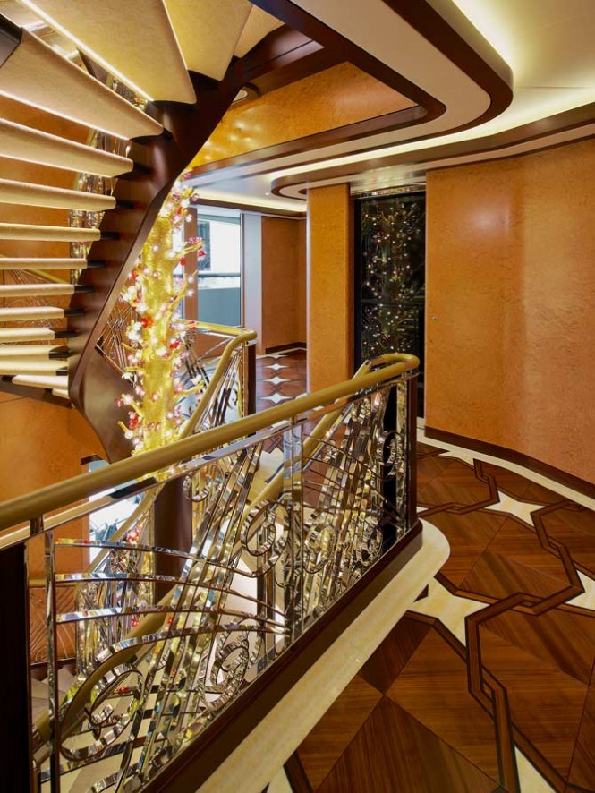 Superyacht SOLANDGE - Tree of Life