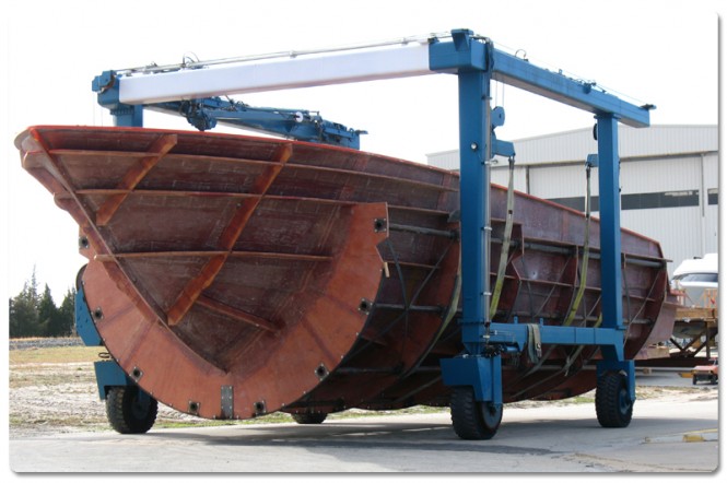 Viking moves the 38,000-pound mold via TraveLift for its new Viking 75 Yacht