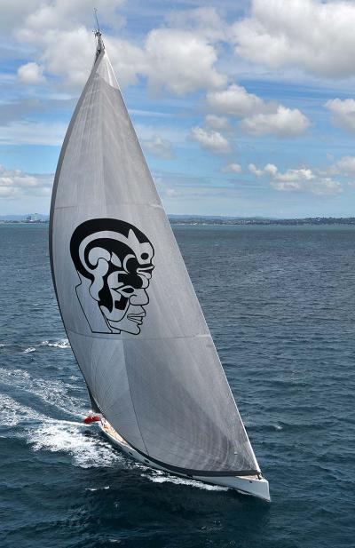 Indio Yacht at full speed