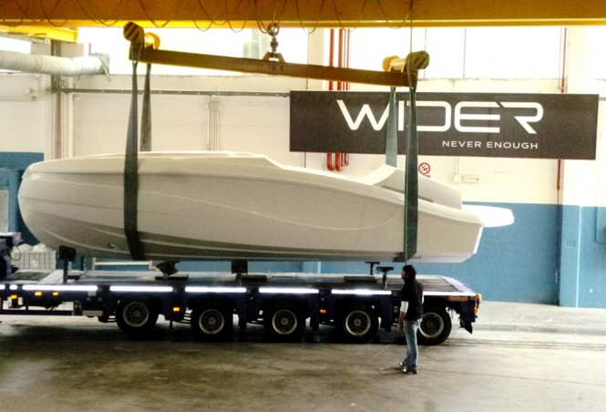 Arrival of WIDER 32 yacht tender hull