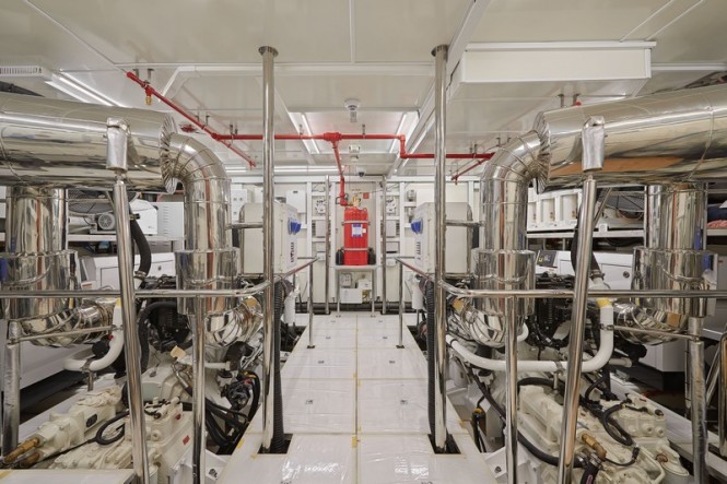 Horizon RP110 motor yacht Carnival Liberty 3 - Engine Room