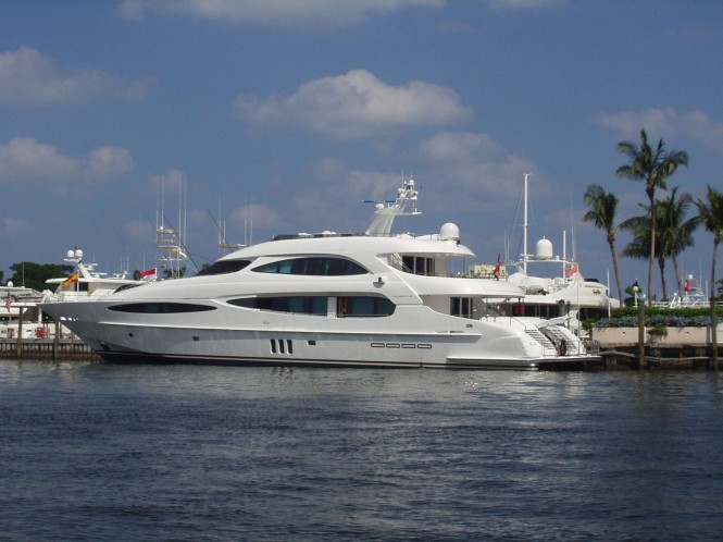 Yacht WORLD IS NOT ENOUGH designed by Mulder - Image by Planet Gadget