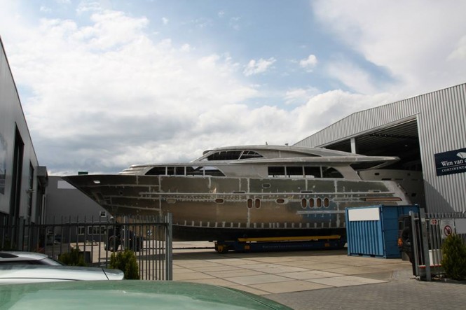 Continental III 25.00 RPH Yacht leaving her shed at Wim van der Valk