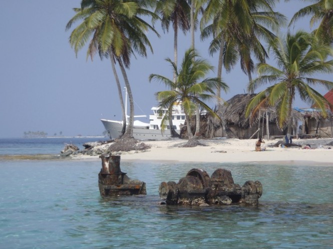 Superyacht Zeepaard in San Blas in the beautiful Central America yacht charter location - Panama Copyrights Zeepaard