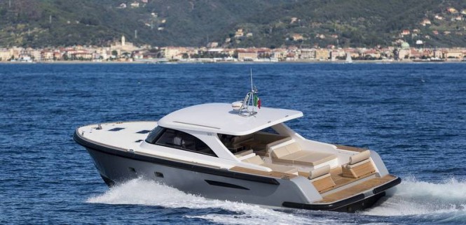 Toy 47' luxury yacht tender Hull no. 3 at full speed 