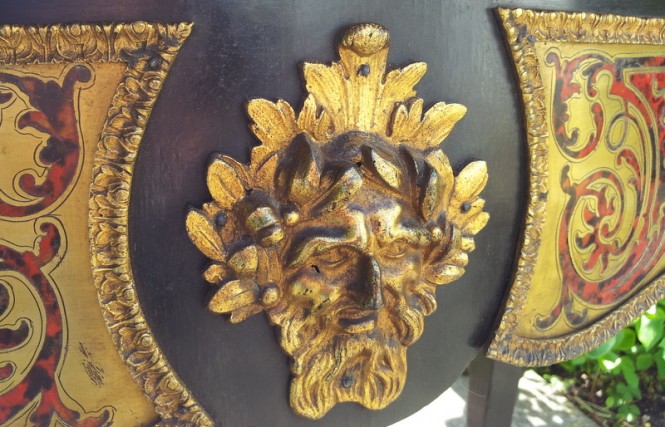Boulle table for a 42m motor yacht - mask