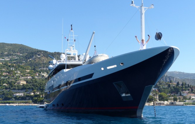 Captain looking very happy at the bow of the Double Trouble yacht with a full hull wrap by Wild Group International - Image credit to Wild Group International (2)-001