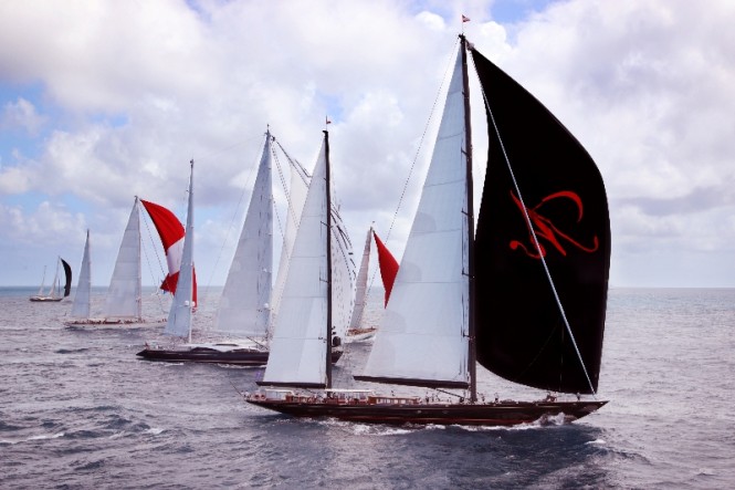 Hoek Design Yachts underway