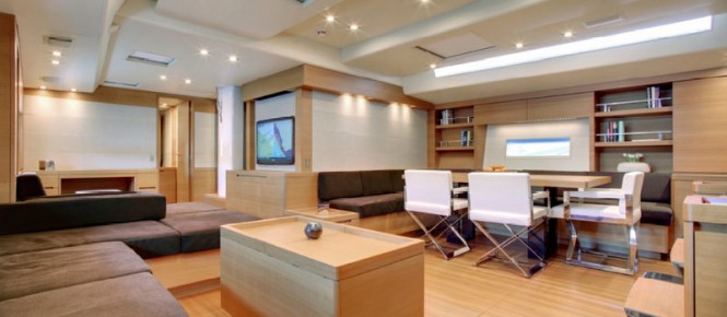 Luxury yacht Kiboko - Saloon - Photo by Carlo Baroncini