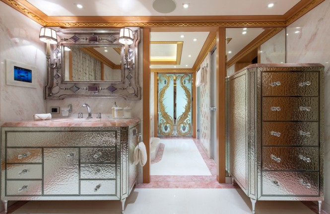 Mega yacht Solandge - Owners Bathroom - Photo by Klaus Jordan