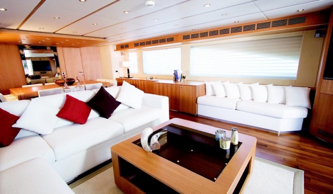 Motor yacht Numarine 102 - Saloon