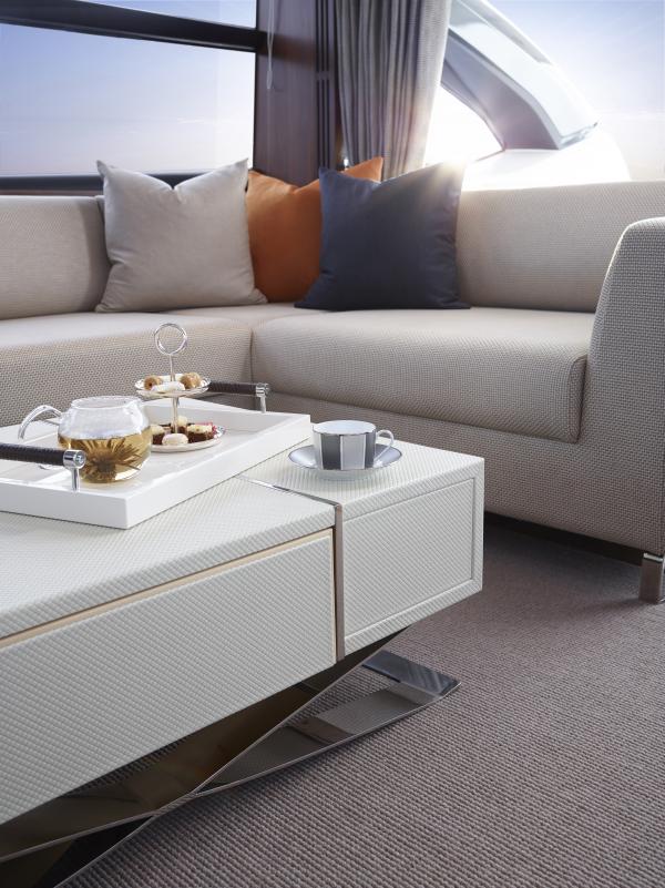 Motor yacht S72 - Saloon Detail