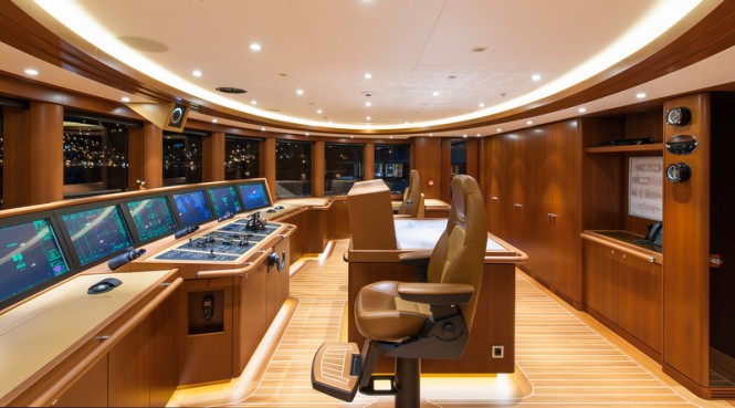 Motor yacht Solandge - Wheelhouse - Photo by Klaus Jordan