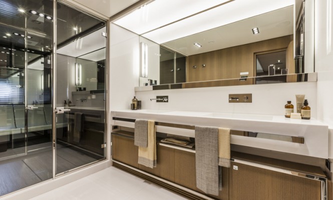 Mythos yacht - Bathroom - Photo by Alberto Cocchi
