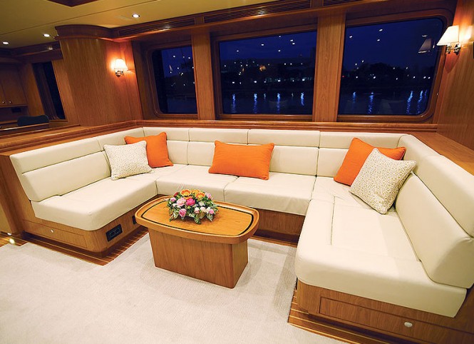 N86 super yacht Koonoona - Saloon