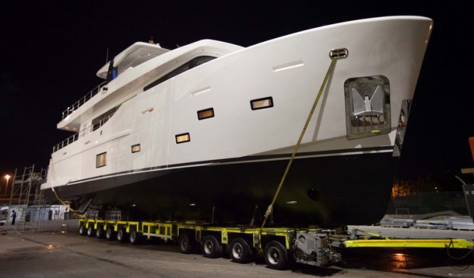 Night transport of first CdM Nauta Air 86 Yacht YOLO