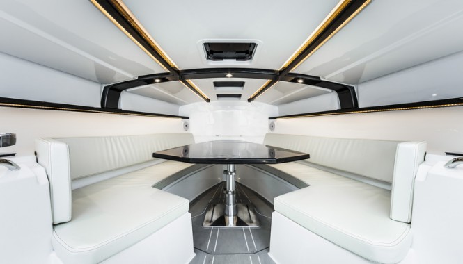 Revolver 44GT - Interior