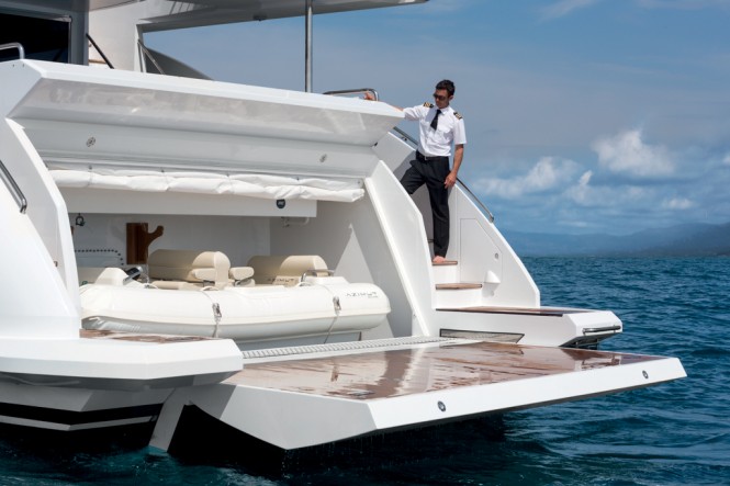 Azimut Grande 95RPH Yacht - Garage