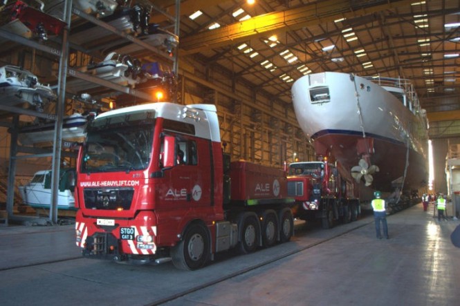 Departure of 65m classic mega yacht Shemara from Trafalgar Wharf