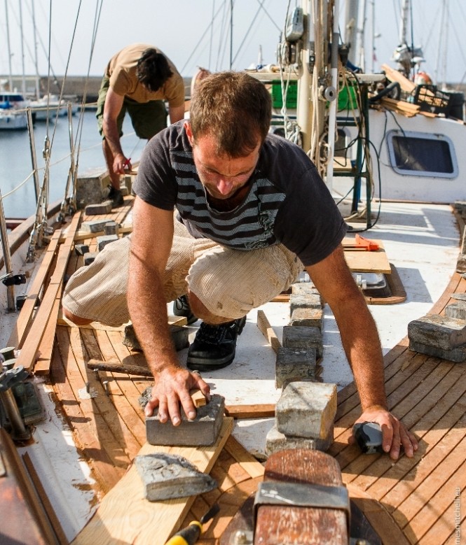 Part of the city’s cultural heritage, these craftsmen descend from those who built and maintained the island’s fishing fleet, also offering a valuable repair service to the traffic of boats passing through Lanzarote