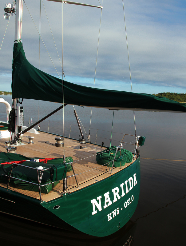 Luxury yacht Nariida - aft view