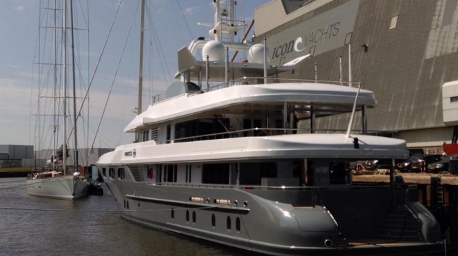 Luxury yacht Princess Too - aft view