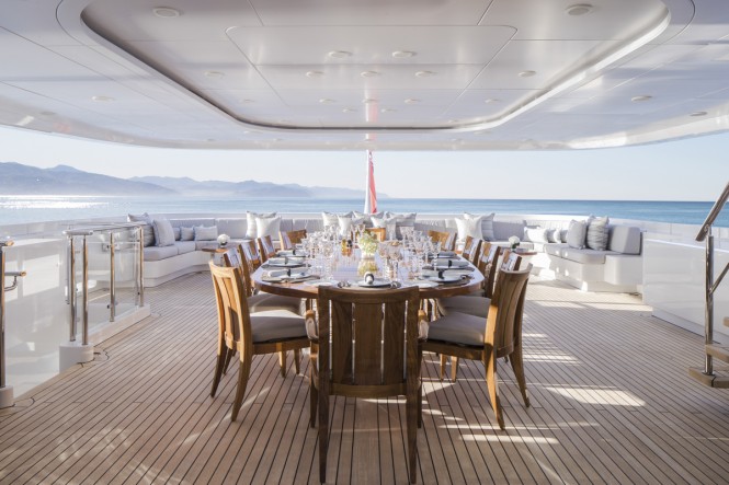 Motor Yacht TURQUOISE - Informal Lunch - Aft
