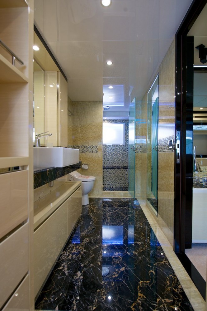 Motor yacht Gulf 75 Exp - Owners En Suite