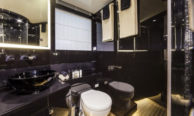 OTAM 58 HT ‘CRAZY TOO’ superyacht chase boat - Bathroom