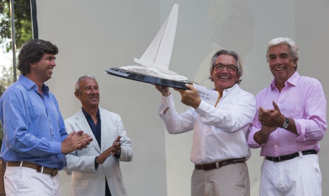 Vicente Garcia Torres' Swan 80 Yacht Plis Play