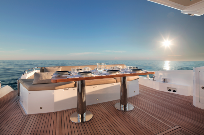 Azimut 77S Yacht - cockpit