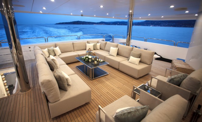 BLUSH Yacht - Exterior