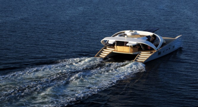 Luxury yacht AIR 77 - aft view