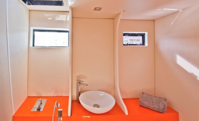 Motor yacht AIR 77 - Bathroom