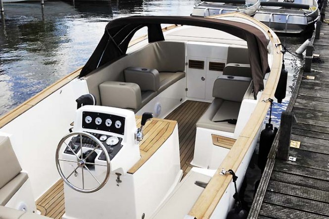 Cooper 800 luxury yacht tender