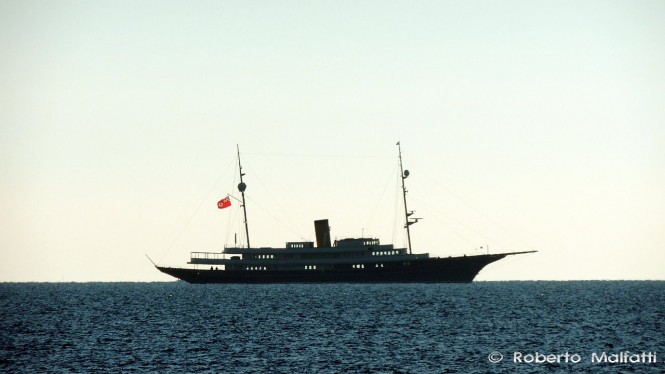 Luxury mega yacht NERO - Photo by Roberto Malfatti