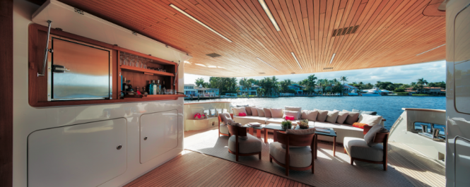 Luxury superyacht O - cockpit