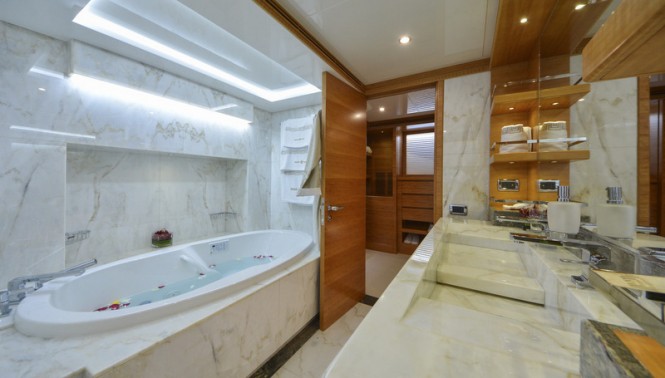Majesty 135 superyacht - Owners En Suite