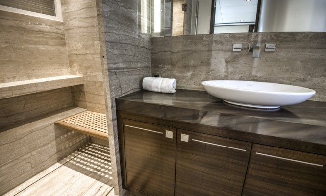 Mulder 98 Flybridge Yacht YN1391 - Bathroom