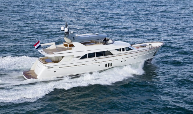 Mulder 98 Flybridge motor yacht YN1391 at full speed