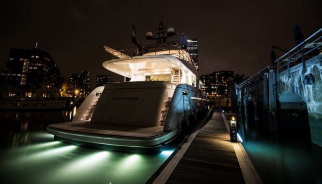 Mulder 98 Flybridge motor yacht YN1391 by night
