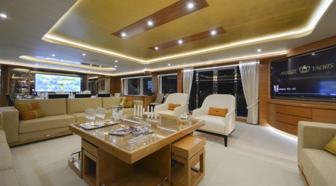 Super yacht Majesty 135 - Main Saloon